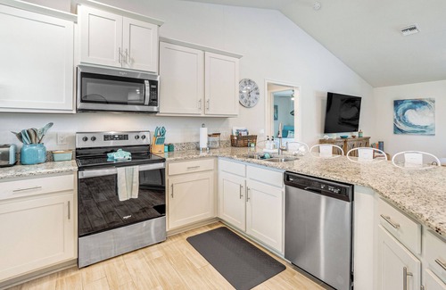 Oakland Hills House | Golf Course-Facing Poolside Oasis in Rotunda West!