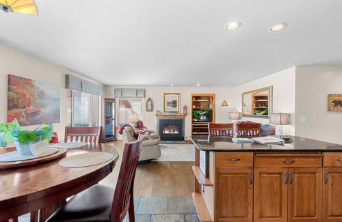 Downtown Leavenworth House | Golf Course View Condo Walk to Town & Pools