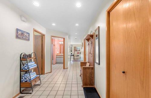 Downtown Leavenworth House | Golf Course View Condo Walk to Town & Pools