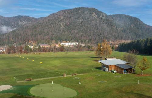 Tarvisio Apartment | Golf View APT with parking and mountain view!
