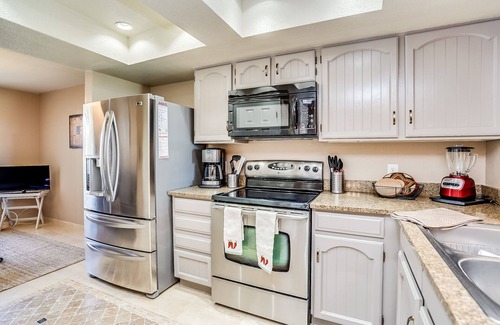 Gardens Development House | Golf View Resort Like Living in Heart of Old Town - 2 Bd + Den, 2 Ba, garage!
