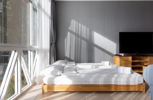 Khanong Phra Apartment | Golf View Suite Private Apartment Khao Yai