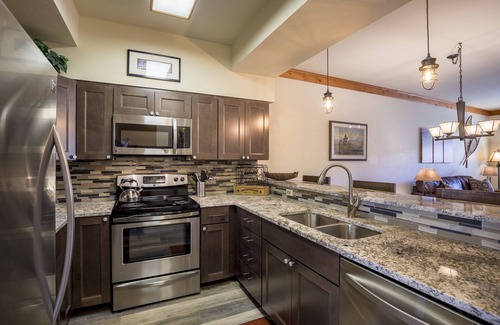 Steamboat Springs Condo | Gondola base -TOP FLOOR -2 bed/2 bath. Perfect ski area base location 🎿
