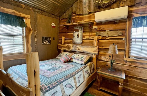 Voca Cabin | Gone Fishin' | Fun & Unique Cabin Close to Castell