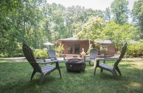 Macon Cabin | Goochland Getaway, cedar hexagon cabin in woods