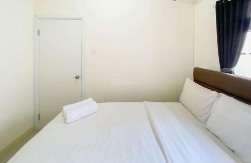Rawasari Apartment | Good Choice and Homey 2BR at Green Pramuka City Apartment By Travelio