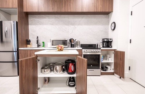 Downtown Newark Hotel | Good Vibes 1BR ! Walk to NJ Penn ! 30 min to NYC