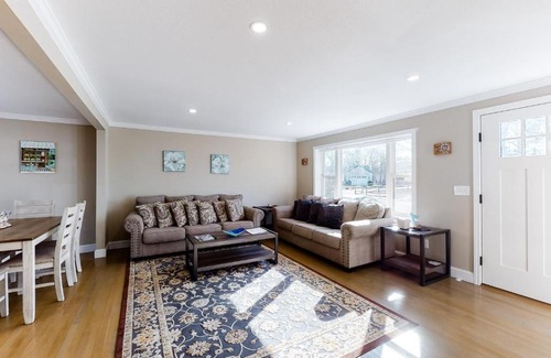 Hyannis House | Good Vibes on the Tides