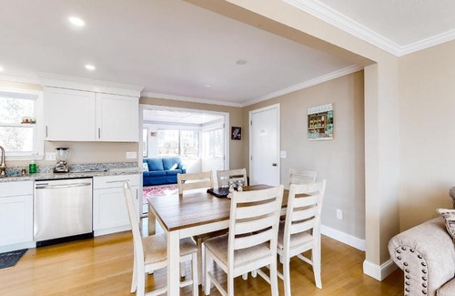 Hyannis House | Good Vibes on the Tides