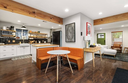 Holly House | Good Vibrations at the East Side Rose