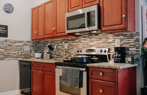 Poplar Apartment | ★GoodVibes★ | 3BR 2BA Walk to Chinatown & Conv Cen