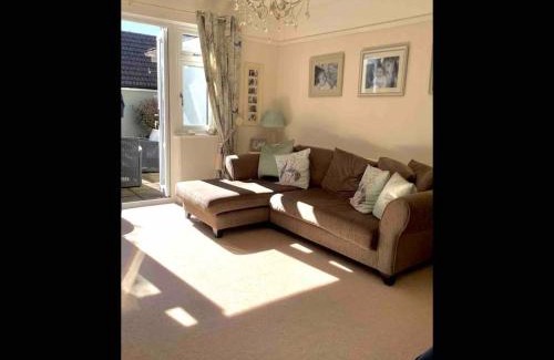 Chichester House | Goodwood FOS 5 Minutes Chichester Sleeps 8