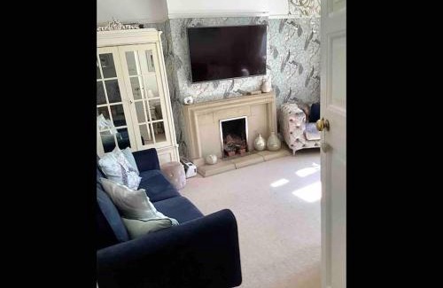 Chichester House | Goodwood FOS 5 Minutes Chichester Sleeps 8