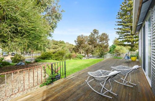 Goolwa North House | Goolwa Pelican Cottage - Pet Friendly - WiFi