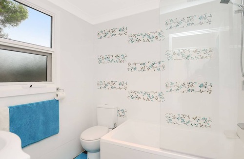 Goolwa Bed & Breakfast | Goolwa Riverwalk B&B Big Breakfast supplies - Free WIFI, Netflix, Pets welcome