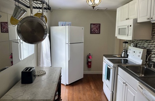 West End Apartment | Goose Pond Two less than 1 mile from ASV, Immaculate 2nd floor apartment