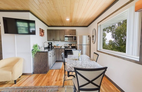 Two Harbors Apartment | Gooseberry Trailside Suites | French River Suite