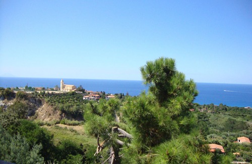 Santa Domenica Apartment | Gorgeous sea view apartment near Tropea