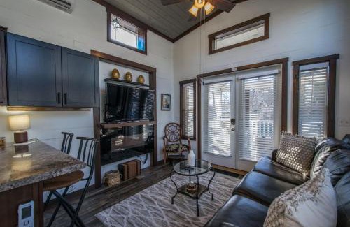 Upward House | Gorgeous 1BR Tiny Home with Pool and Bocce