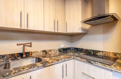 Zona Rosa Apartment | Gorgeous 2 BR 2 BATH unit in Parque Lleras with A/C