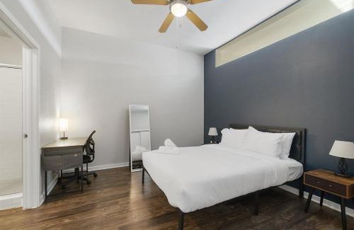 St. Edwards Apartment | Gorgeous 2B on South Congress with Pool Gym