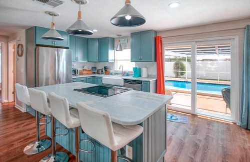 Pinellas Park House | Gorgeous 2BDRM with Private-Heated Pool, Mins From Gulf Coast Beaches And Parks.