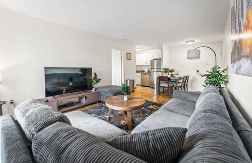 North Brookline Apartment | Gorgeous 2BR Next to BU 9667