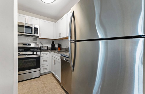 North Brookline Apartment | Gorgeous 2BR Next to BU 9667