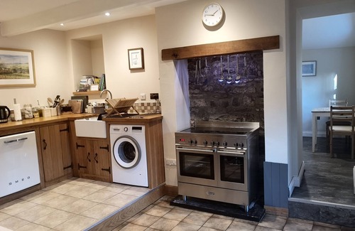 Fremington House | Gorgeous 3 bed cottage overlooking the Valley. Sleeps 5 people & 2 dogs, w/Wifi, gas central heating