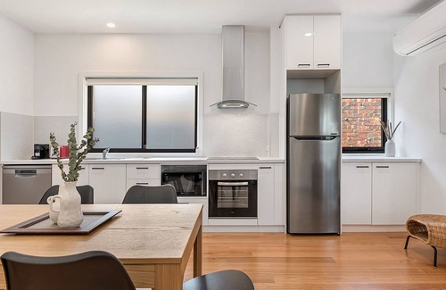 Carnegie Apartment | Gorgeous 3-Bed House with Spacious Shared Backyard