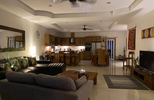 Hua Hin Villa | Gorgeous 3-bed 3-bathroom villa with private pool
