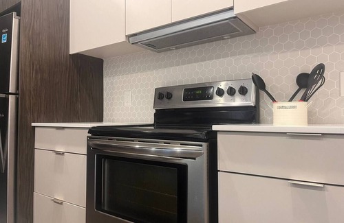 Verdun Apartment | Gorgeous 3bd, Free Street Parking. Pet Friendly