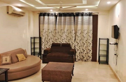 New Delhi Apartment | Gorgeous 3BHK Apartment | Close to Everything !