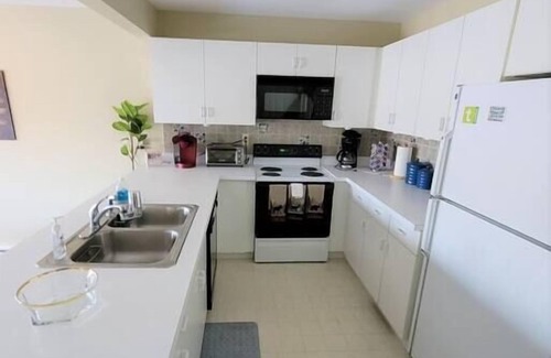 Hancock House | Gorgeous 3BR 3BA Sleeps 10 Ski On/Off Jiminy Peak-2000 Sq Ft Mountainside Con