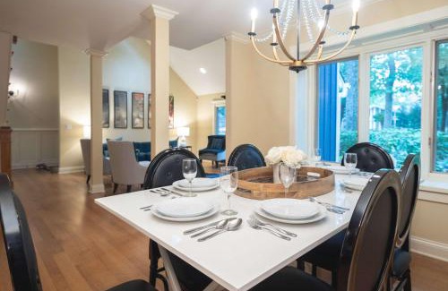 Fontana House | Gorgeous 4 BDR Home in Popular Abbey Springs