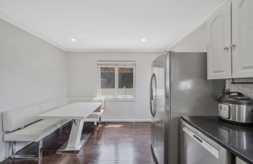 Alden Manor House | Gorgeous 4-bedroom house with AC in Elmont