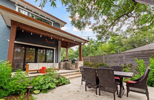 Westfield House | Gorgeous 4BD Plus Studio for 12 with Fire Pit & Near Downtown