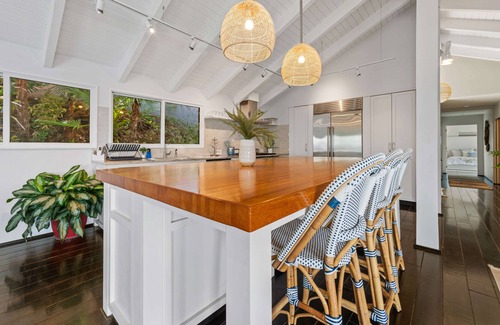 Peterborg Villa | Gorgeous 5-BDRM Villa Maxine- Located on Famous Peterborg- Pool- Oceanside