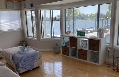 Freeport House | Gorgeous 5 bedroom Waterfront-10 mins from beach!