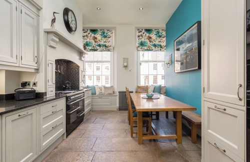 New Town Apartment | Gorgeous, 5 star-rated Georgian Home in the Heart of Edinburgh
