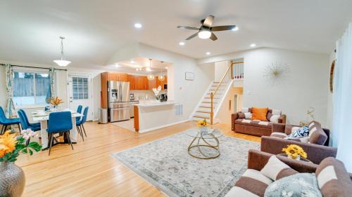 Oxon Hill House | Gorgeous 5BR & 3BA Spacious Home 2 minutes from MGM