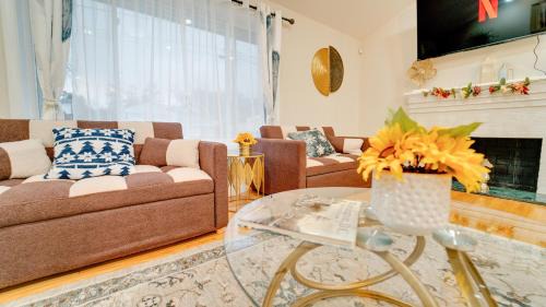 Oxon Hill House | Gorgeous 5BR & 3BA Spacious Home 2 minutes from MGM