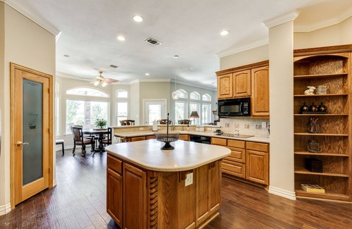 Fort Worth House | Gorgeous 8 Bedroom, 5 Bath, 6012 sq ft. huge game room and Pool on 5 acres