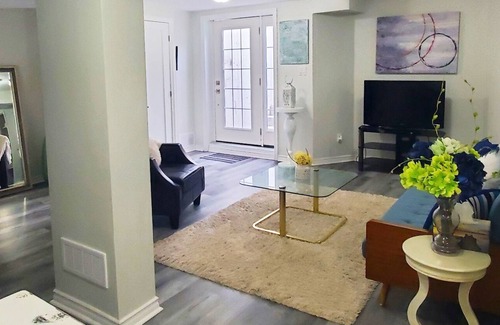 Ajax Apartment | Gorgeous Ajax Stay