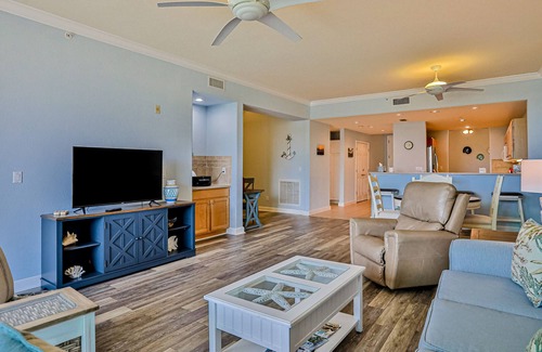 Rotonda West Apartment | Gorgeous and quiet condo with pool, lanai, golf, balcony, washer/dryer, & WiFi