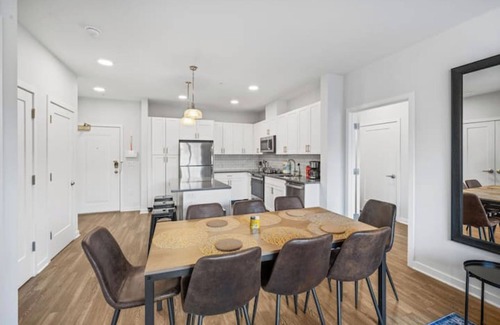 Hackensack River Waterfront Apartment | Gorgeous and Spacious Condo in Prime Jersey City