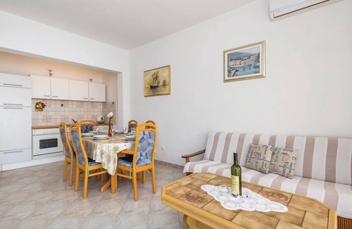 Lukovo Sugarje Apartment | Gorgeous apartment in Lukovo Sugarje
