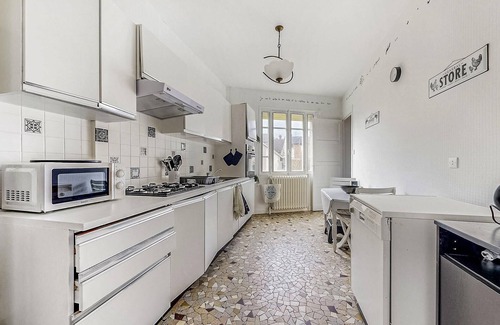 Issy-l'Eveque Apartment | Gorgeous apartment in issy-l'évêque