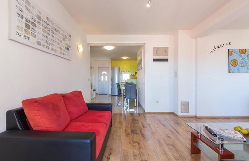 Baska Voda Apartment | Gorgeous apartment in Baska Voda