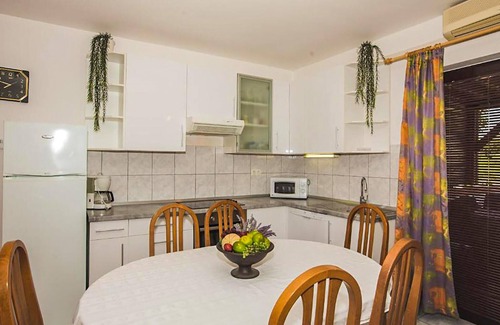 Suha Punta Apartment | Gorgeous apartment in Kampor with sauna